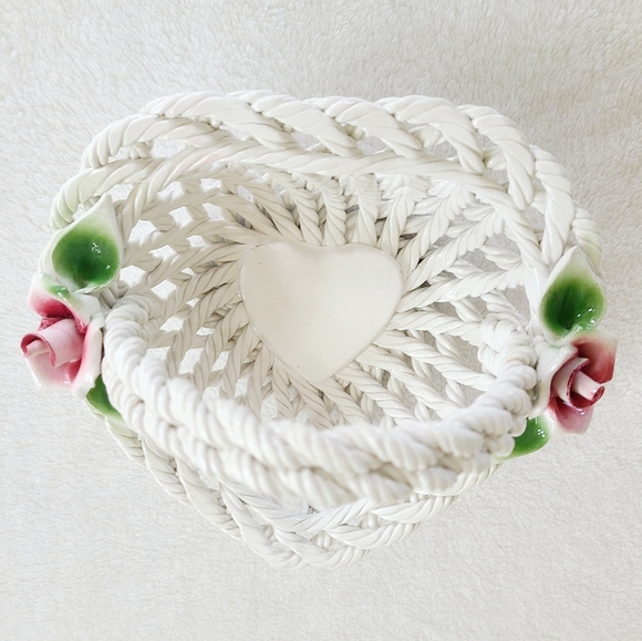 Lanzarin Woven Ceramic Rose Heart Basket - Picture 5 of 7